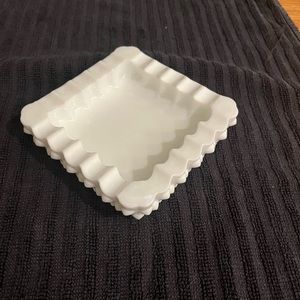 Milk, glass dish
